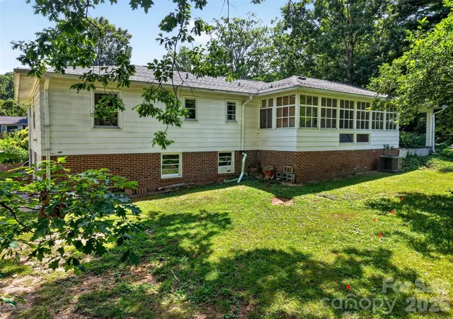 Photo 4 of Single family home for sale at 3112 Wesley Way, Hendersonville, NC 28792 | MLS# 4393295 | Listing updated on 2026-08-12