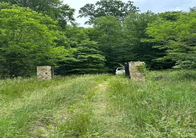 Photo 3 of Sale Pending at 1094 US 321 Hwy, Sugar Grove, NC 28679 | MLS# 4393319 | Listing updated on 2026-06-25