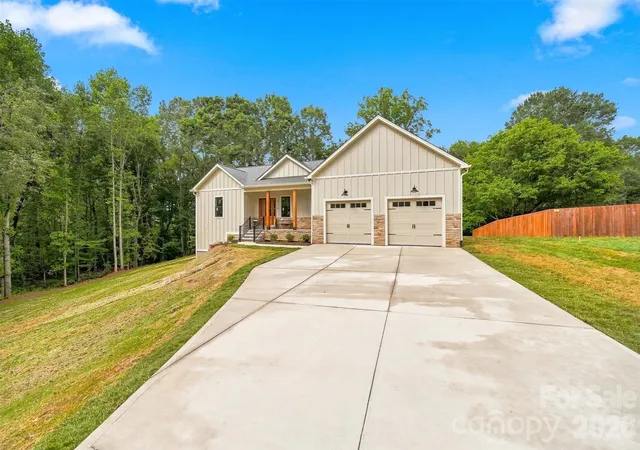 Photo 3 of Single family home for sale at 2578 Polo Ln, Maiden, NC 28650 | MLS# 4393330 | Listing updated on 2026-09-21