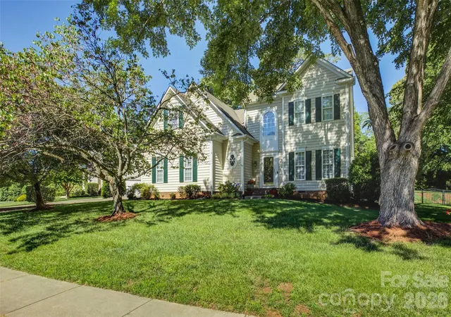 Photo 1 of Single family home for sale at 11611 Knightsdale Dr, Charlotte, NC 28277 | MLS# 4393388 | Listing updated on 2026-09-01