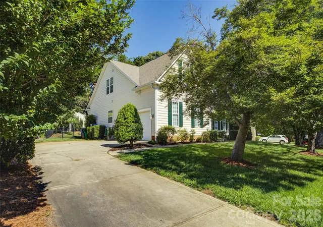 Photo 2 of Single family home for sale at 11611 Knightsdale Dr, Charlotte, NC 28277 | MLS# 4393388 | Listing updated on 2026-09-01