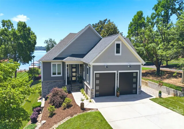 Photo 2 of Single family home for sale at 4293 Harbor Ln, Sherrills Ford, NC 28673 | MLS# 4393403 | Listing updated on 2026-08-20