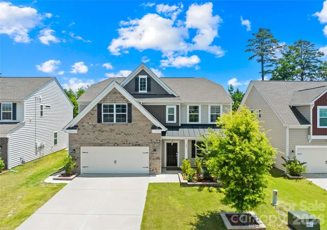 Photo 1 of Single family home for sale at 923 Wood Apple Ln #5, Fort Mill, SC 29708 | MLS# 4393423 | Listing updated on 2026-08-24