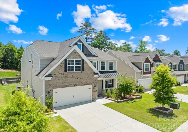 Photo 2 of Single family home for sale at 923 Wood Apple Ln #5, Fort Mill, SC 29708 | MLS# 4393423 | Listing updated on 2026-08-24