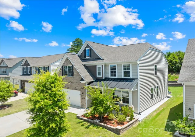 Photo 3 of Single family home for sale at 923 Wood Apple Ln #5, Fort Mill, SC 29708 | MLS# 4393423 | Listing updated on 2026-08-24