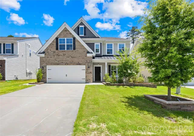 Photo 4 of Single family home for sale at 923 Wood Apple Ln #5, Fort Mill, SC 29708 | MLS# 4393423 | Listing updated on 2026-08-24