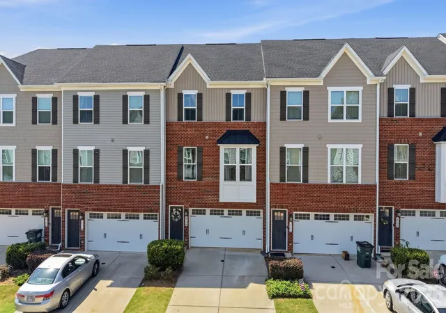 Photo 2 of Townhouse for sale at 2534 Grantham Pl Dr, Fort Mill, SC 29715 | MLS# 4393434 | Listing updated on 2026-08-01