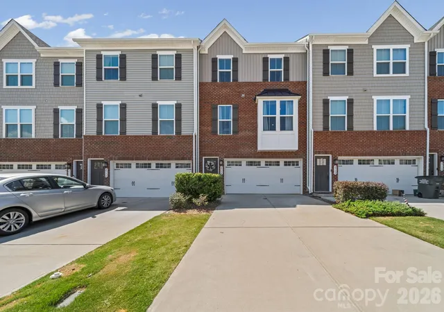 Photo 4 of Townhouse for sale at 2534 Grantham Pl Dr, Fort Mill, SC 29715 | MLS# 4393434 | Listing updated on 2026-08-01