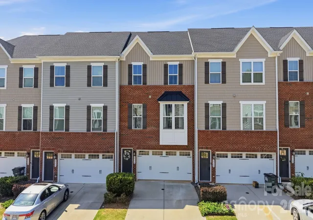 Photo 3 of Townhouse for sale at 2534 Grantham Pl Dr, Fort Mill, SC 29715 | MLS# 4393434 | Listing updated on 2026-08-01