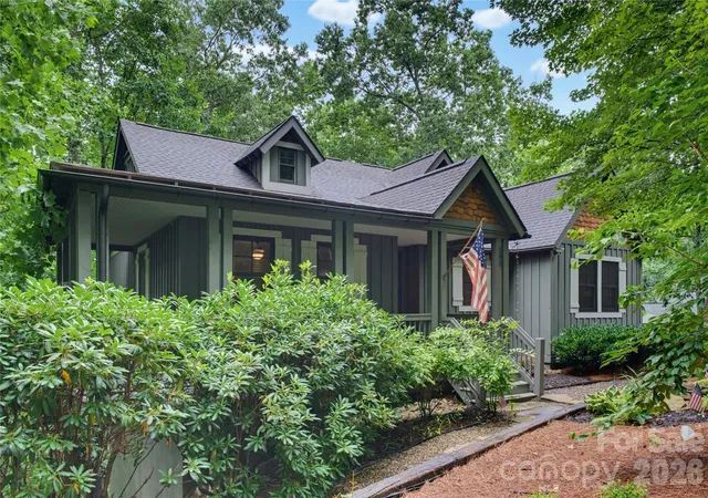 Photo 2 of Single family home for sale at 298 Hedgewood Dr, Tuckasegee, NC 28783 | MLS# 4393435 | Listing updated on 2026-08-24