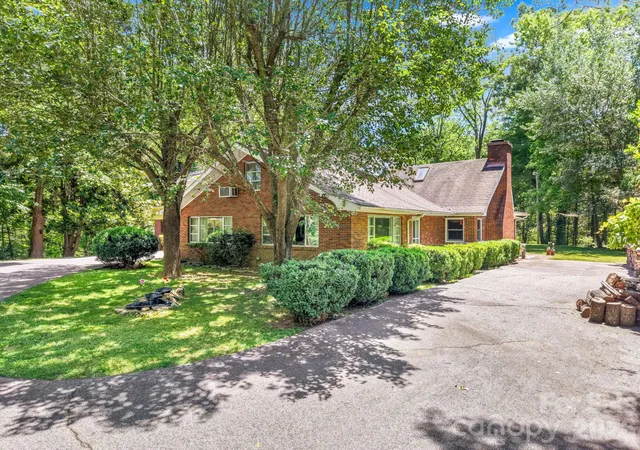 Homes for sale in Bryson City, NC | 3324 Hwy 28 Rd S, Bryson City, NC 28713 | MLS# 4393444