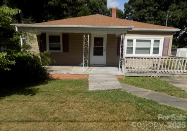 Photo 1 of Single family home for sale at 308 S Vine St, Gastonia, NC 28052 | MLS# 4393453 | Listing updated on 2026-09-11