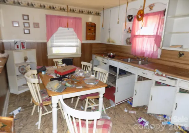 Photo 3 of Single family home for sale at 308 S Vine St, Gastonia, NC 28052 | MLS# 4393453 | Listing updated on 2026-09-11