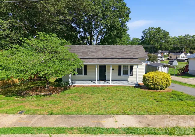 Photo 2 of Single family home for sale at 306 York Ave, Kannapolis, NC 28083 | MLS# 4393468 | Listing updated on 2026-08-31