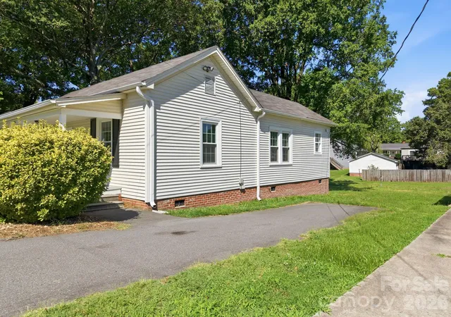 Photo 3 of Single family home for sale at 306 York Ave, Kannapolis, NC 28083 | MLS# 4393468 | Listing updated on 2026-08-31