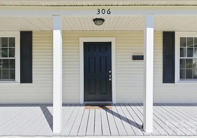 Photo 4 of Single family home for sale at 306 York Ave, Kannapolis, NC 28083 | MLS# 4393468 | Listing updated on 2026-08-31