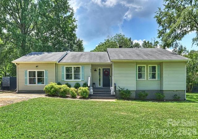 Photo 1 of Single family home for sale at 1621 Brook Dr, Fort Mill, SC 29708 | MLS# 4393483 | Listing updated on 2026-06-18