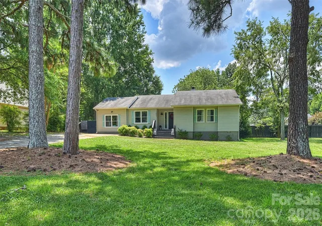 Photo 2 of Single family home for sale at 1621 Brook Dr, Fort Mill, SC 29708 | MLS# 4393483 | Listing updated on 2026-06-18