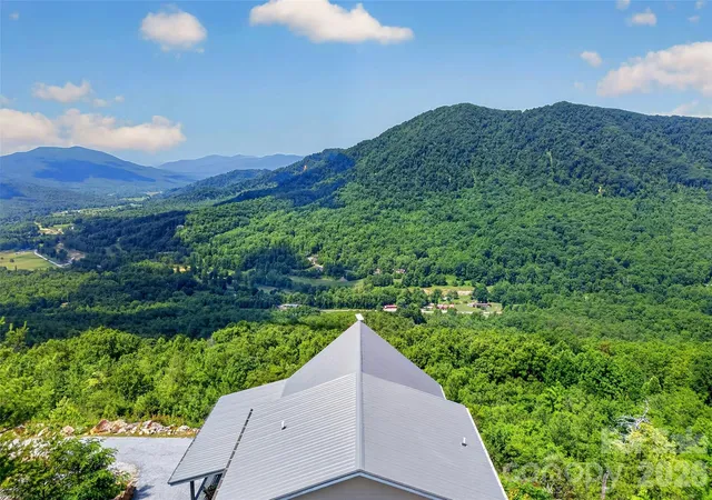 Photo 2 of Single family home for sale at 25 N Forest Dr, Marion, NC 28752 | MLS# 4393492 | Listing updated on 2026-07-23