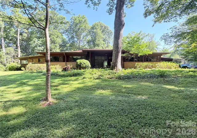 1st image of 800 W 7th St, Newton, NC 28658 | MLS# 4393498