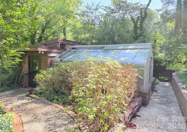 Photo 3 of Single family home for sale at 800 W 7th Street, Newton, NC 28658 | MLS# 4393498 | Listing updated on 2026-08-26