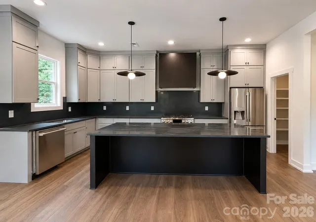 Photo 2 of House for sale at 2621 Springway Dr, Charlotte, NC 28205 | MLS# 4393500 | Listing updated on 2026-09-03
