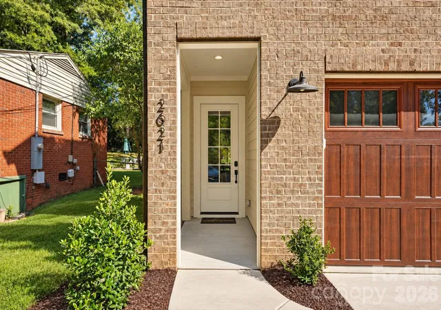Photo 3 of Multi family home for sale at 2621 Springway Dr, Charlotte, NC 28205 | MLS# 4393500 | Listing updated on 2026-10-09