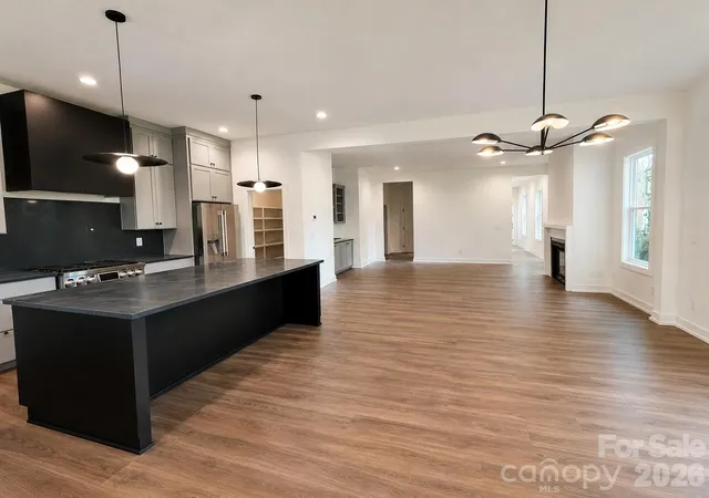 Photo 3 of House for sale at 2621 Springway Dr, Charlotte, NC 28205 | MLS# 4393500 | Listing updated on 2026-09-03