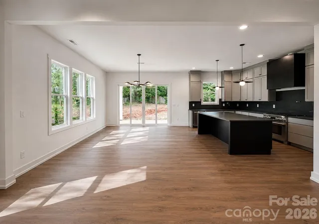 Photo 4 of House for sale at 2621 Springway Dr, Charlotte, NC 28205 | MLS# 4393500 | Listing updated on 2026-09-03