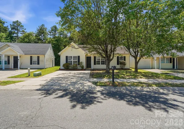 Photo 1 of Single family home for sale at 2928 Westwinds Ct, Charlotte, NC 28214 | MLS# 4393510 | Listing updated on 2026-09-24