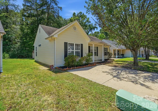Photo 2 of Single family home for sale at 2928 Westwinds Ct, Charlotte, NC 28214 | MLS# 4393510 | Listing updated on 2026-09-24