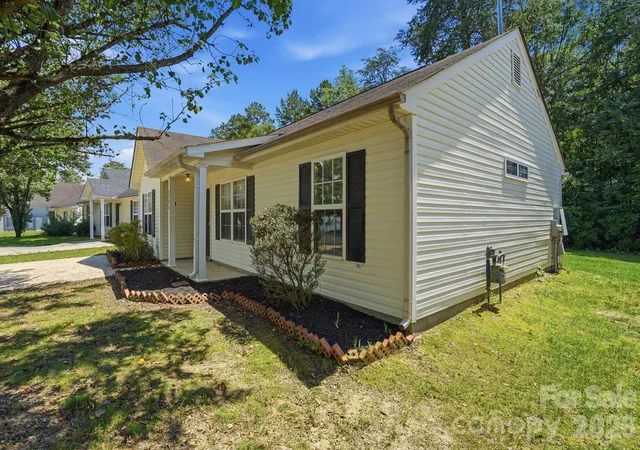 Photo 3 of Single family home for sale at 2928 Westwinds Ct, Charlotte, NC 28214 | MLS# 4393510 | Listing updated on 2026-09-24