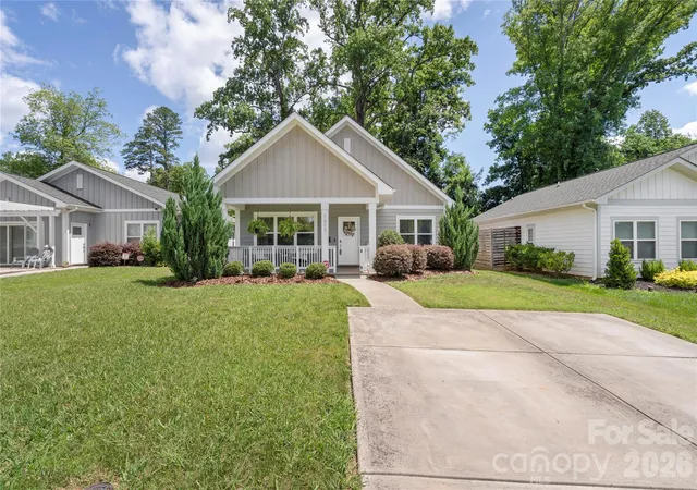 Photo 3 of Single family home for sale at 1613 Newcastle St, Charlotte, NC 28216 | MLS# 4393517 | Listing updated on 2026-08-09