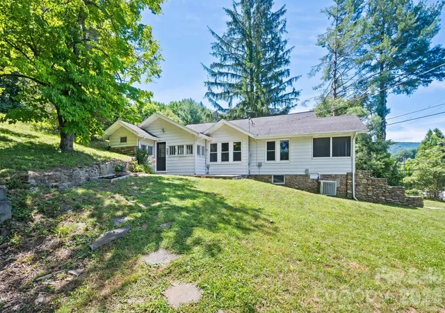 44th image of 441 Main St, Clyde, NC 28721 | MLS# 4393557