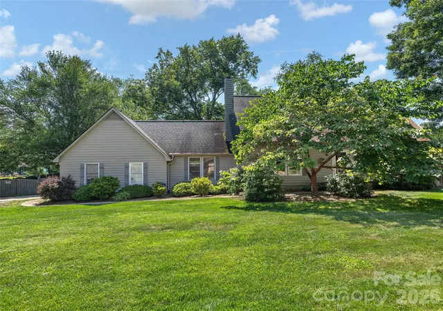 Homes for sale in Horse Shoe, NC | 3 Carolewood Dr, Horse Shoe, NC 28742 | MLS# 4393561