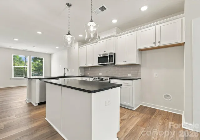Photo 1 of Townhouse for sale at 3952 Craig Ave, Charlotte, NC 28211 | MLS# 4393588 | Listing updated on 2026-10-26