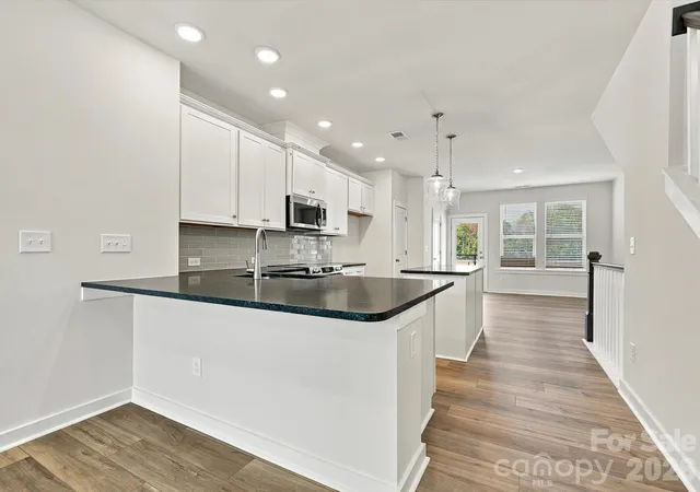 Photo 3 of Townhouse for sale at 3952 Craig Ave, Charlotte, NC 28211 | MLS# 4393588 | Listing updated on 2026-10-26