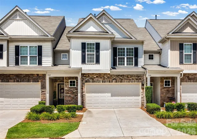image of 5125 Mount Clare Ln, Charlotte, NC 28210 | MLS# 4393612