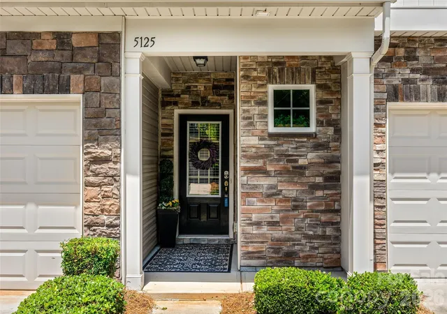 image of 5125 Mount Clare Ln, Charlotte, NC 28210 | MLS# 4393612