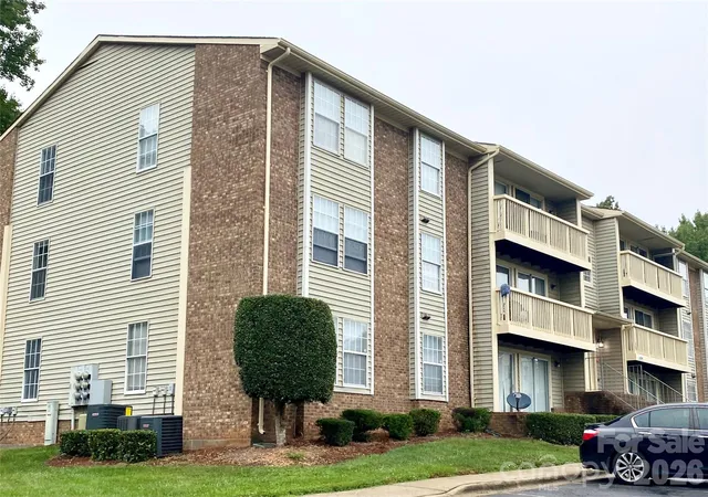 image of 1604 Arlyn Cir #J, Charlotte, NC 28213 | MLS# 4393622