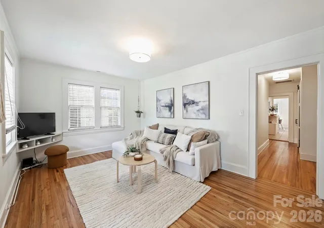 Photo 2 of Condo for sale at 118 N Laurel Ave, Charlotte, NC 28207 | MLS# 4393632 | Listing updated on 2026-10-02