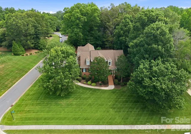 Photo 3 of Single family home for sale at 1016 Firethorne Clb Dr, Waxhaw, NC 28173 | MLS# 4393647 | Listing updated on 2026-09-19