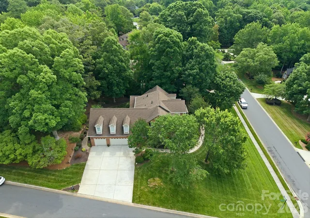 Photo 4 of Single family home for sale at 1016 Firethorne Clb Dr, Waxhaw, NC 28173 | MLS# 4393647 | Listing updated on 2026-09-19