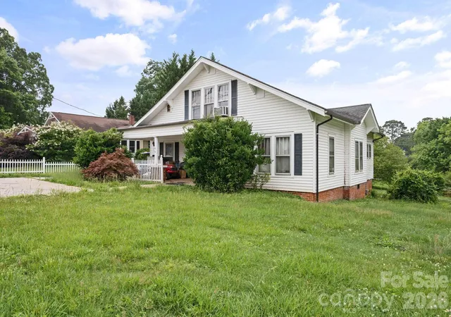 Homes for sale in Granite Falls, NC | 106 N Main St, Granite Falls, NC 28630 | MLS# 4393663