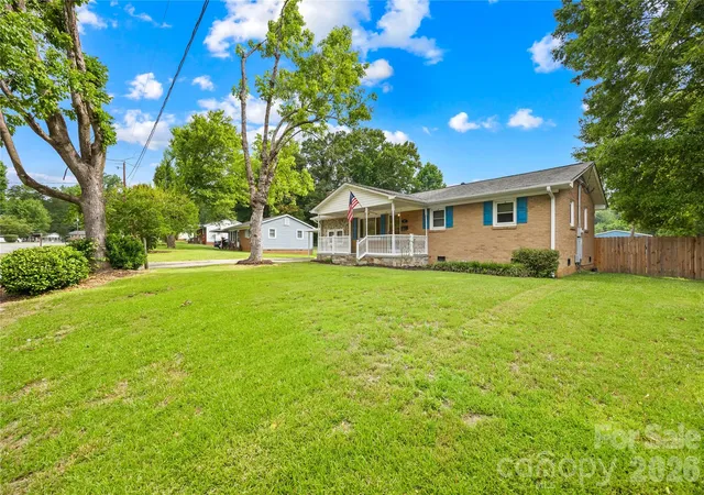 Photo 3 of Single family home for sale at 205 Gaddis Dr, Mount Holly, NC 28120 | MLS# 4393713 | Listing updated on 2026-09-24