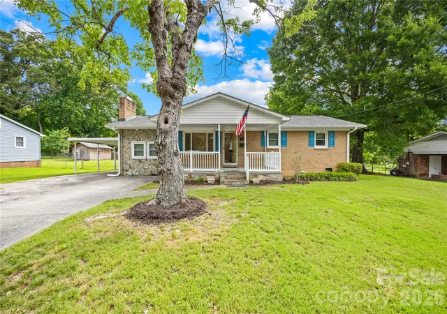 Photo 3 of Single family home for sale at 205 Gaddis Dr, Mount Holly, NC 28120 | MLS# 4393713 | Listing updated on 2026-09-24
