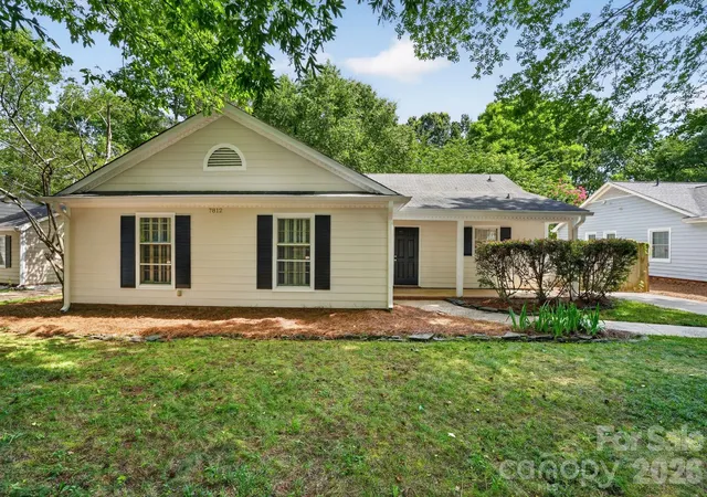 2nd image of 7812 Surreywood Pl, Charlotte, NC 28270 | MLS# 4393733