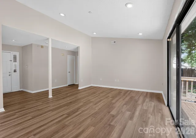 3rd image of 7812 Surreywood Pl, Charlotte, NC 28270 | MLS# 4393733