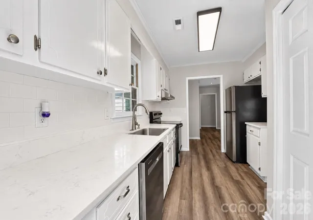 Photo 3 of Single family home for sale at 7812 Surreywood Pl, Charlotte, NC 28270 | MLS# 4393733 | Listing updated on 2026-10-28