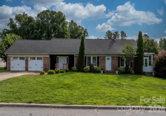Photo 1 of Single family home for sale at 15 6th Em St, Marion, NC 28752 | MLS# 4393735 | Listing updated on 2026-08-19